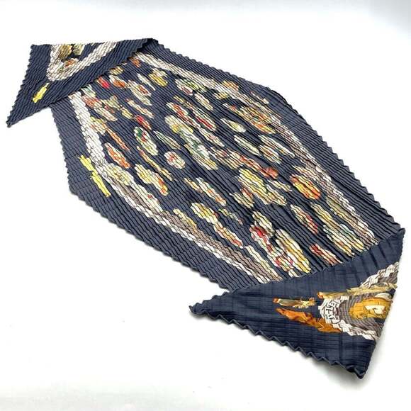 HERMES Latham pleated scarf/muffler in grey silk for men and women - Picture 3 of 9